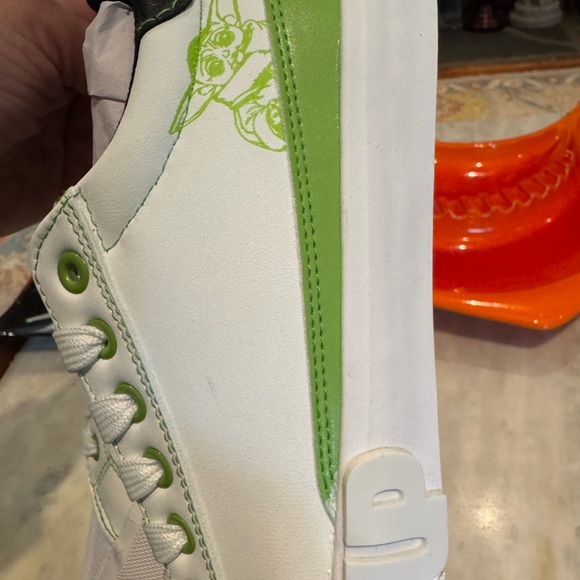 Star Wars White and Green Sneakers with Sleek Design - Picture 7 of 14